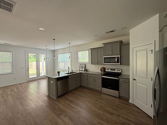 2nd image of 35 Thorne St