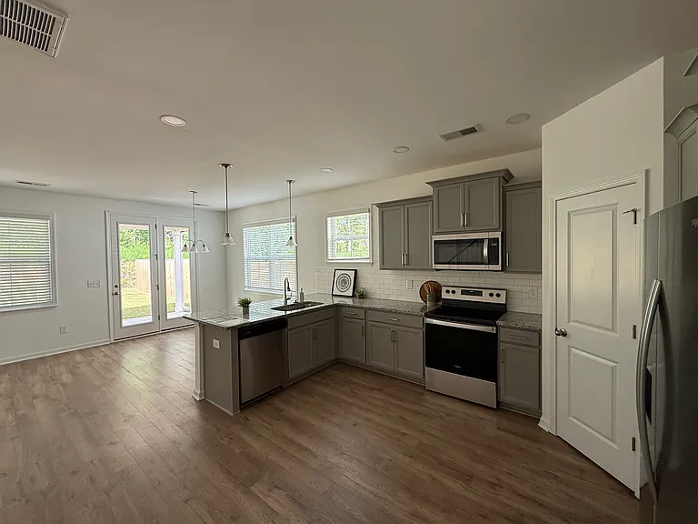 35 Thorne St — Photo 2