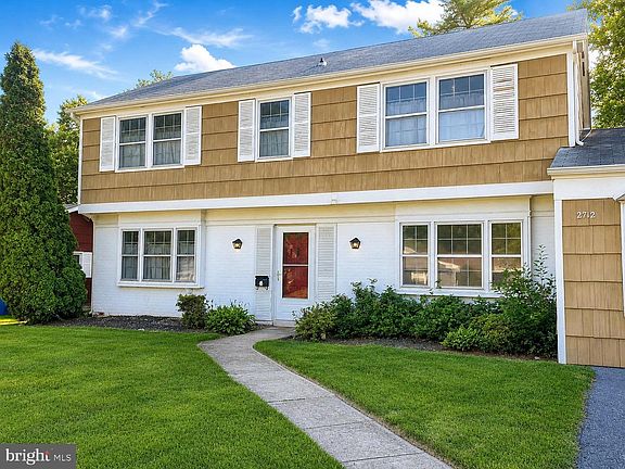3rd image of 2712 Filbert Ln