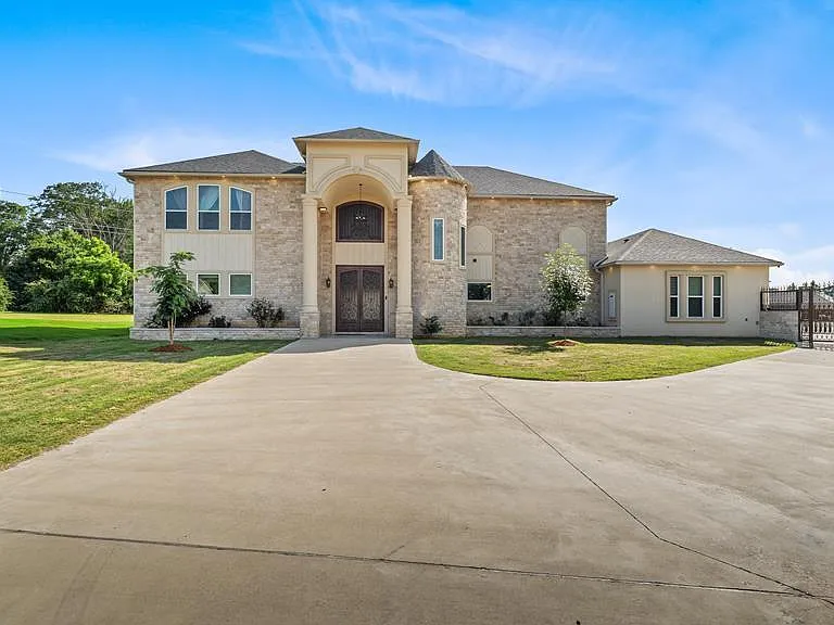 3501 Trotter Ln — Photo 1
