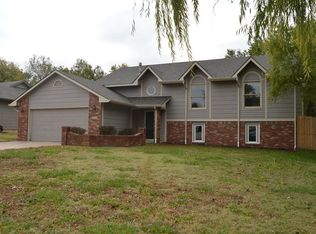 1607 E James St, Derby, KS 67037