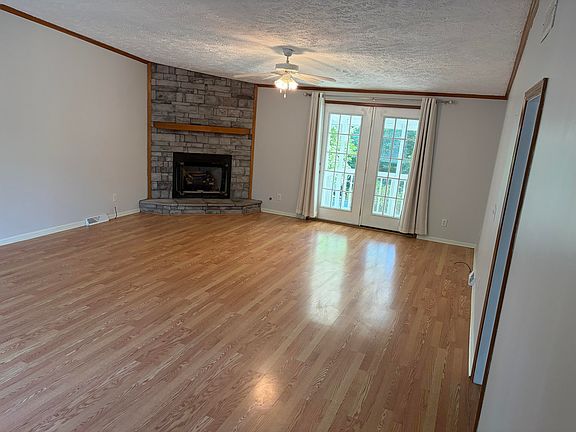 5th image of 100 River Creek Rd