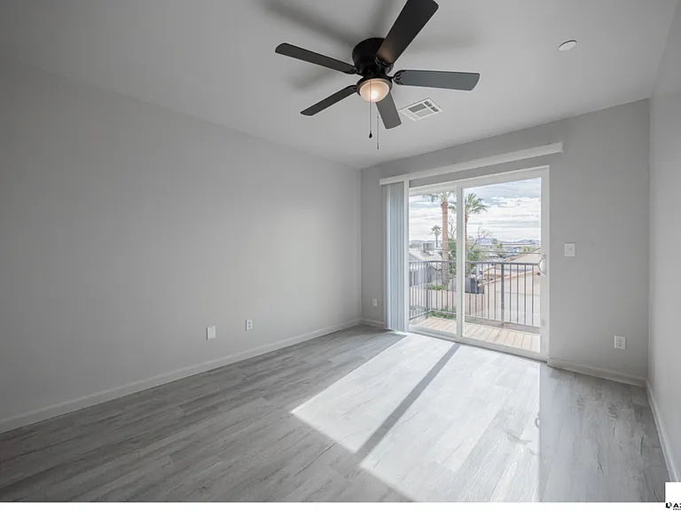 2121 W Adams St #B-B202 — Photo 10
