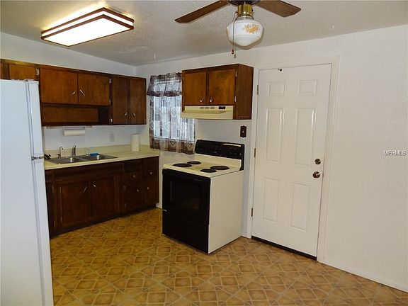 5th image of 8816 93rd Ave