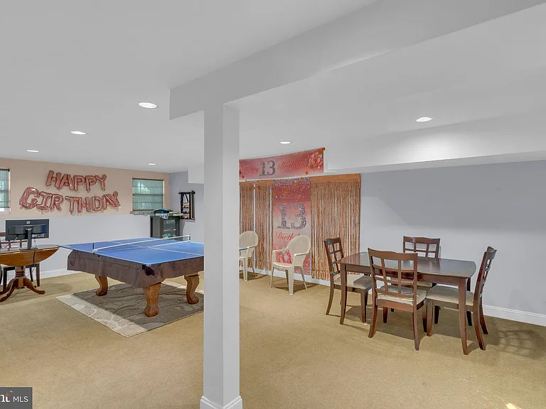 16 Cardiff Ct — Photo 38
