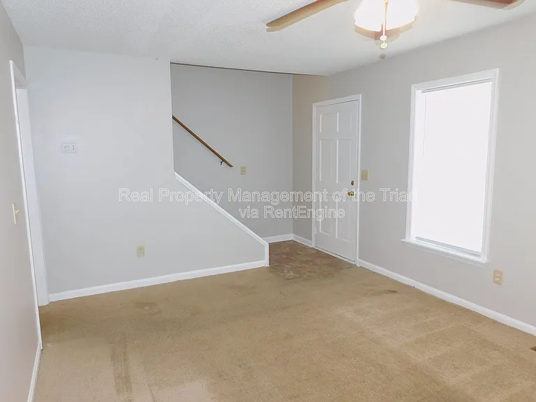 1805 Cody Ave — Photo 5