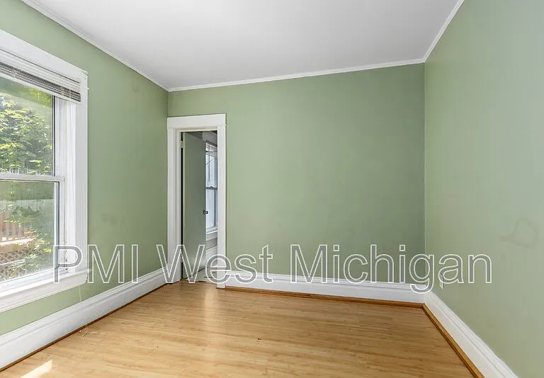 1051 Pine Ave NW — Photo 18