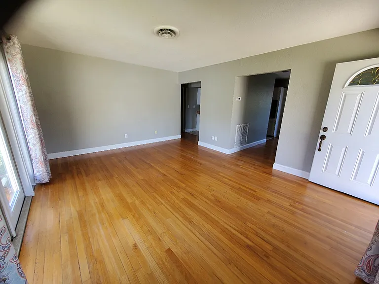 720 NE 17th Ct — Photo 14