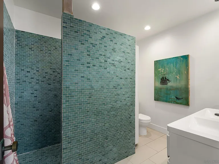 1370 Neptune Ave — Photo 25