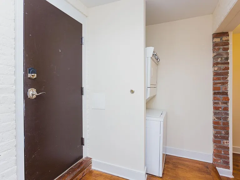20 W Marshall St #2 — Photo 9