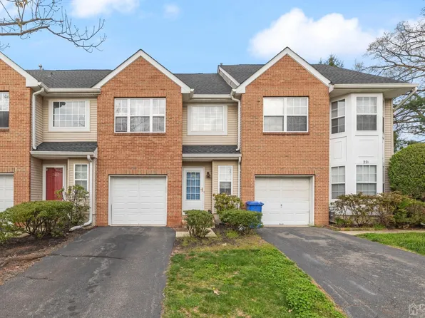 222 Hidden Woods Ct, Piscataway, NJ 08854