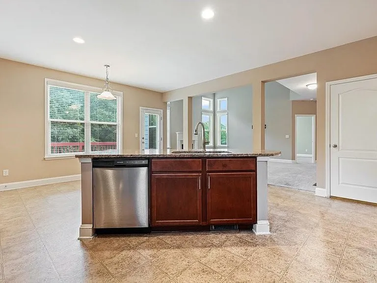 1010 Chelsey Way — Photo 17