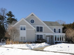 1270 S Pine Creek Rd, Fairfield, CT 06824