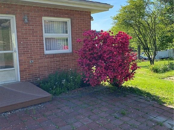 3rd image of 185 Wildwood Dr