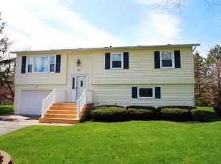 45 Crest Hill Dr, Rochester, NY 14624