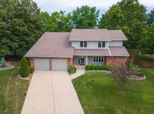 4 Pendleton Way, Bloomington, IL 61704