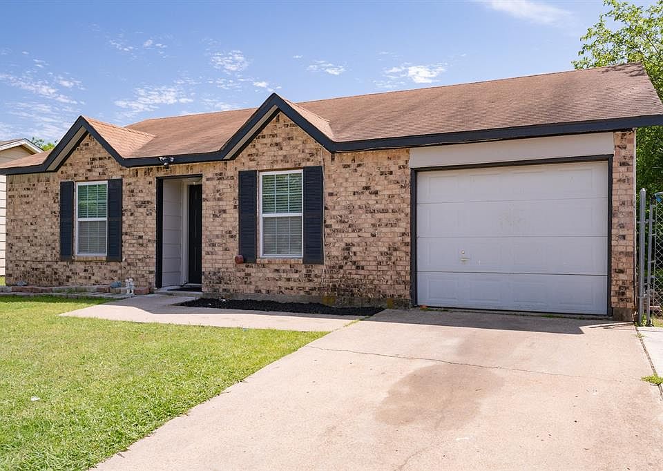 1st image of 2424 Chadwick Dr
