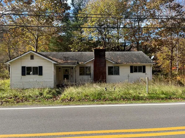 4452 Poplar Gap Rd, Glen Fork, WV 25845