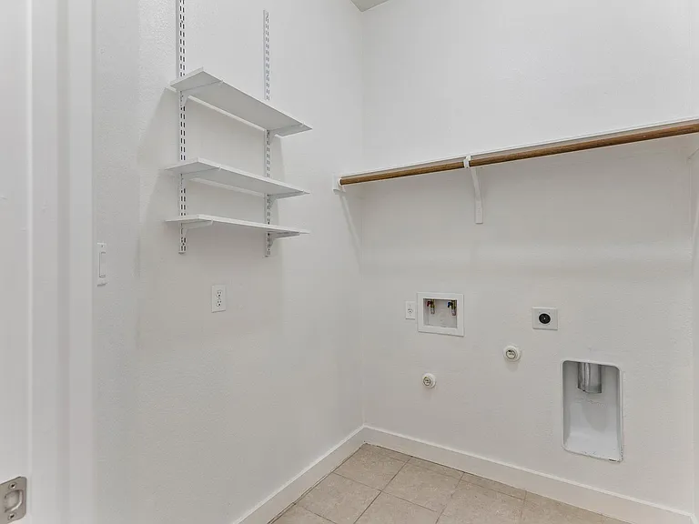 2604 Lou Hollow Pl — Photo 19