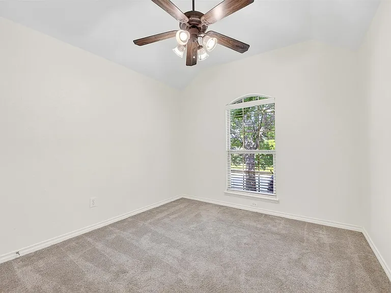 2153 Colby Ln — Photo 12