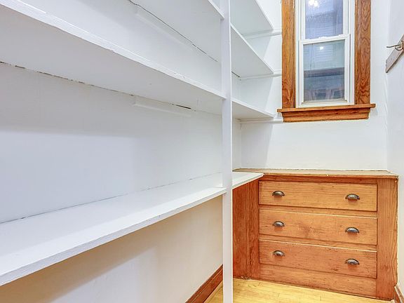 3rd image of 3220 N Leavitt St #1