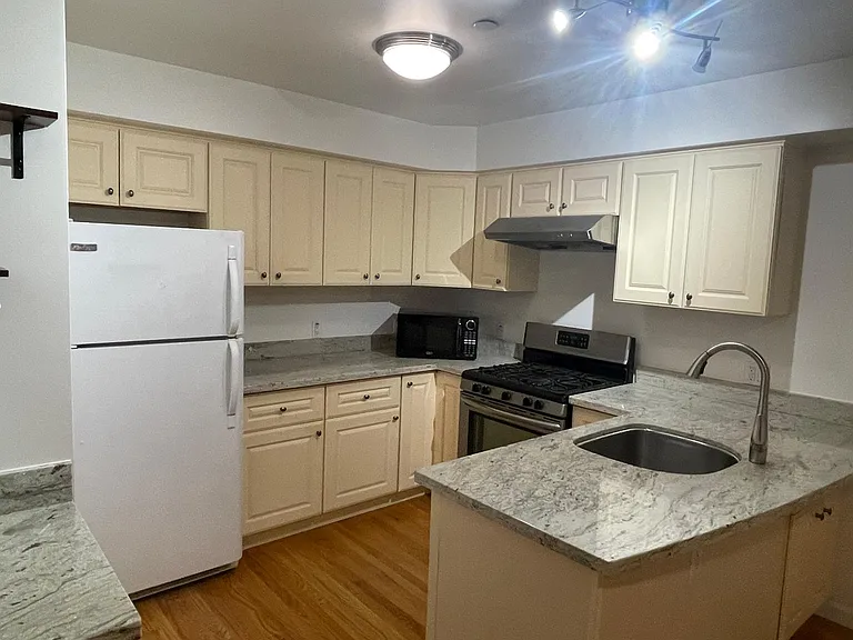 1494 Jackson St — Photo 10
