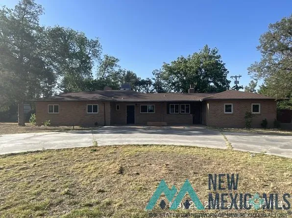 1202 S Country Club Cir, Carlsbad, NM 88220