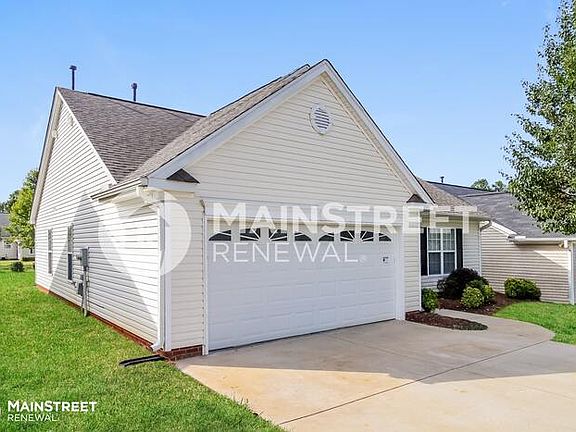3rd image of 1621 Faircrest Ln