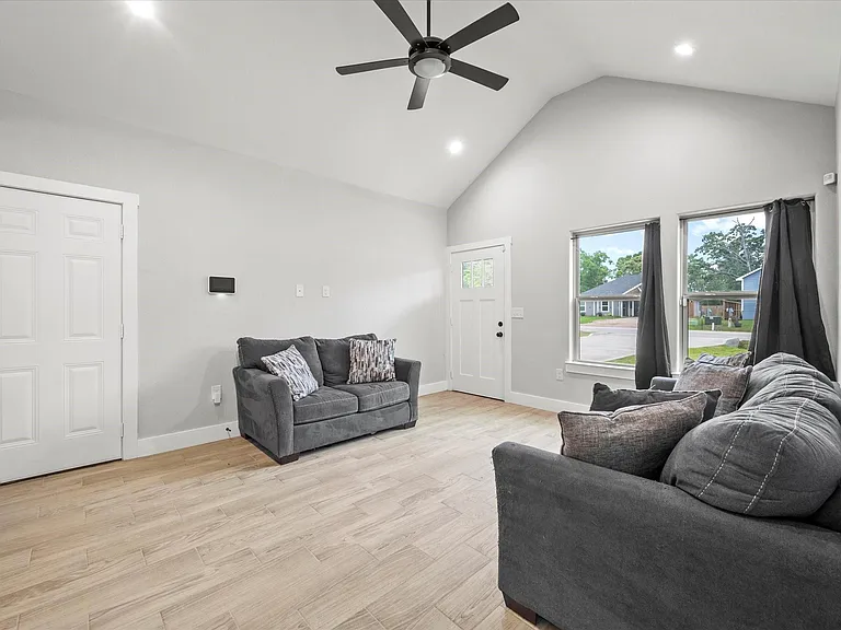 16322 Crockett Martin Estates Dr — Photo 5