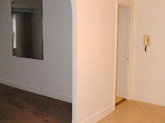 4th image of 107-01 Park Ln S #B1n