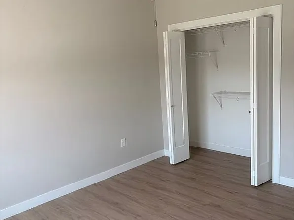 1920 Country Club Dr #203, Coralville, IA 52241