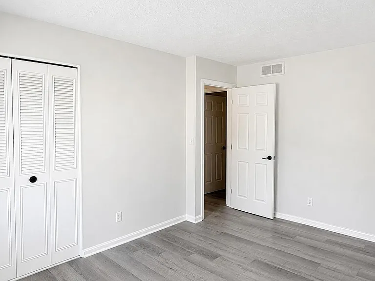 5109 Volney Ct — Photo 17
