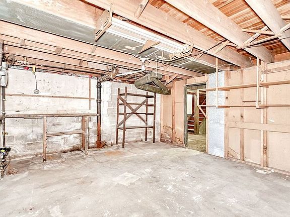 39th image of 262 Commodore Pkwy