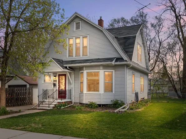 908 N Harriman St, Appleton, WI 54911