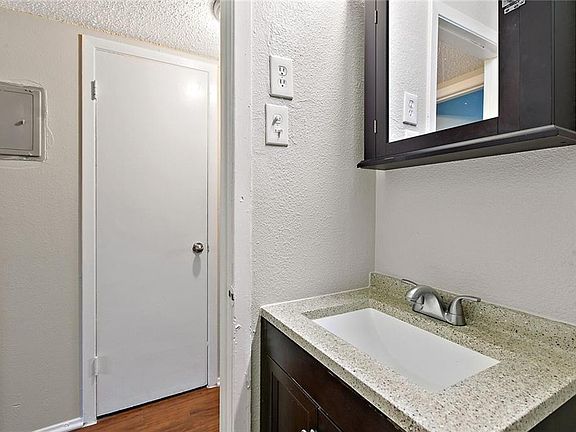 5th image of 2401 Manor Rd APT 216
