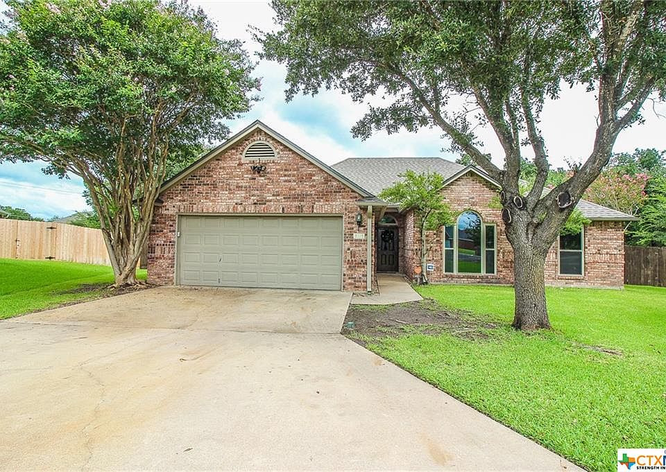 1st image of 3115 Red Oak Dr