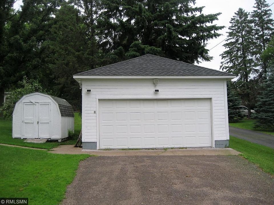 2nd image of 300 Main St N