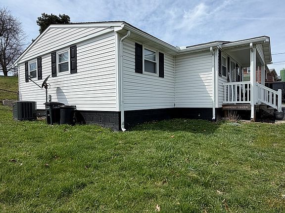 3rd image of 4687 Robert C Byrd Dr