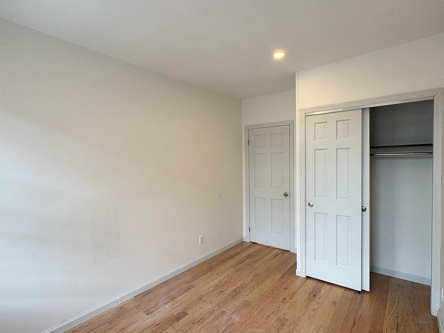 1671 W 4th St — Photo 4
