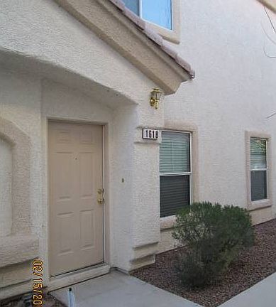 FRONT OF TOWNHOME