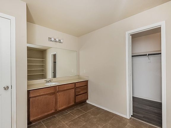 5th image of 3316 Dumas Dr