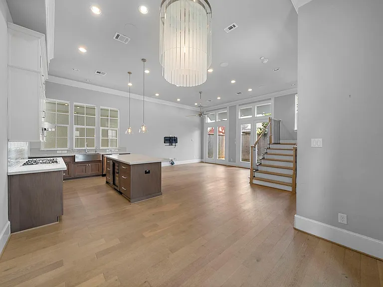 3420 W 12th St — Photo 8