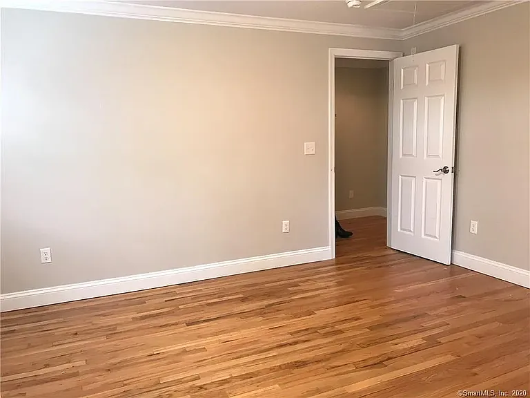 16 Ledge Ave #2 — Photo 9