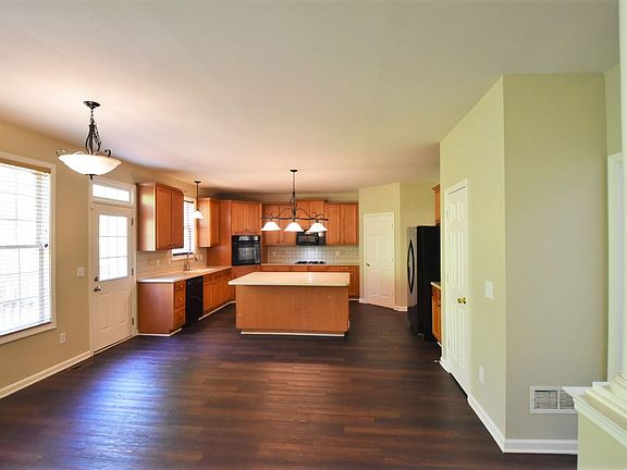 4th image of 3375 Lake Valley Way