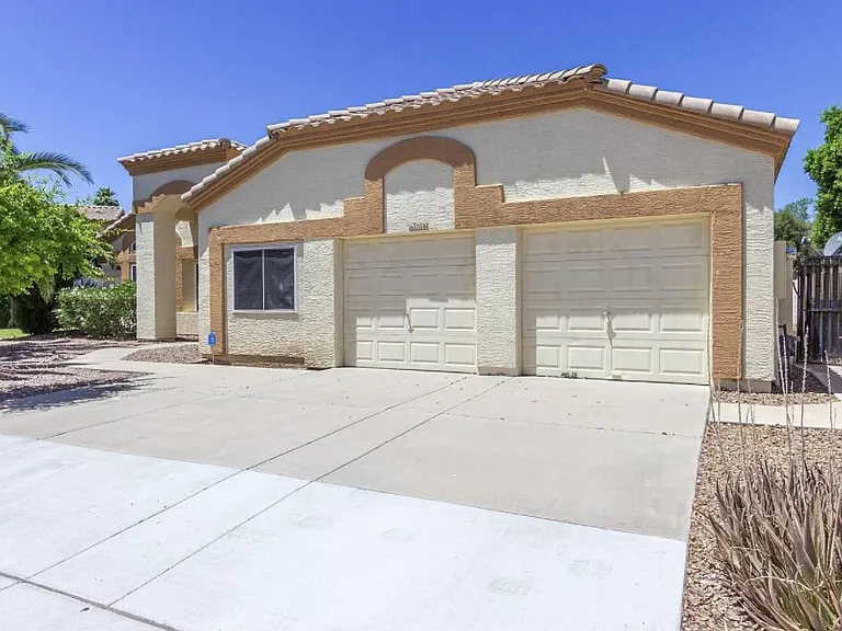 658 N Poplar Ct — Photo 1