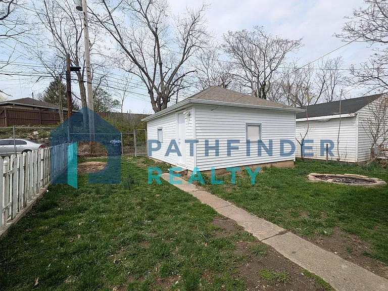 41 S Quentin Ave — Photo 2