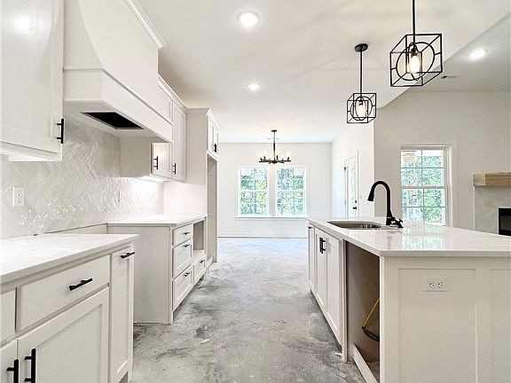 5th image of 13 Osborne Ln
