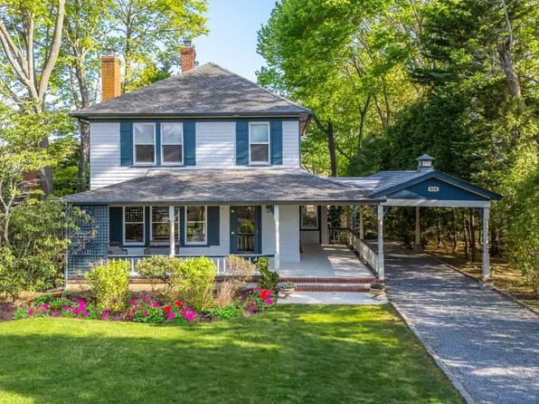 910 New Suffolk Ave, Mattituck, NY 11952