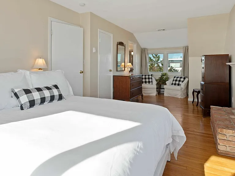 1335 Flying Point Rd — Photo 9