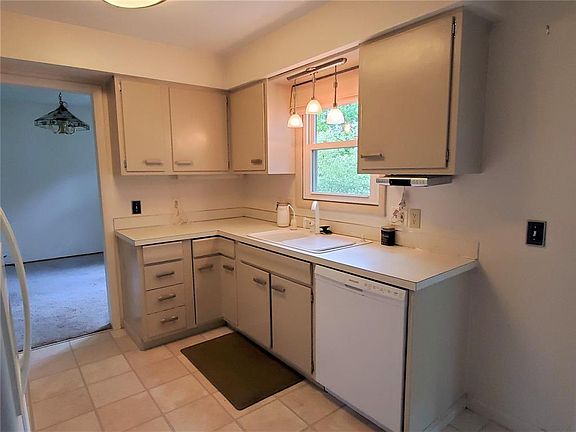 4th image of 22 Highland Dr